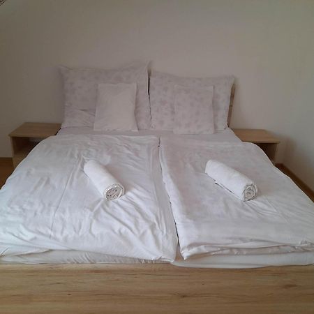 Bed and Breakfast Kemences Fogado Tardos Экстерьер фото