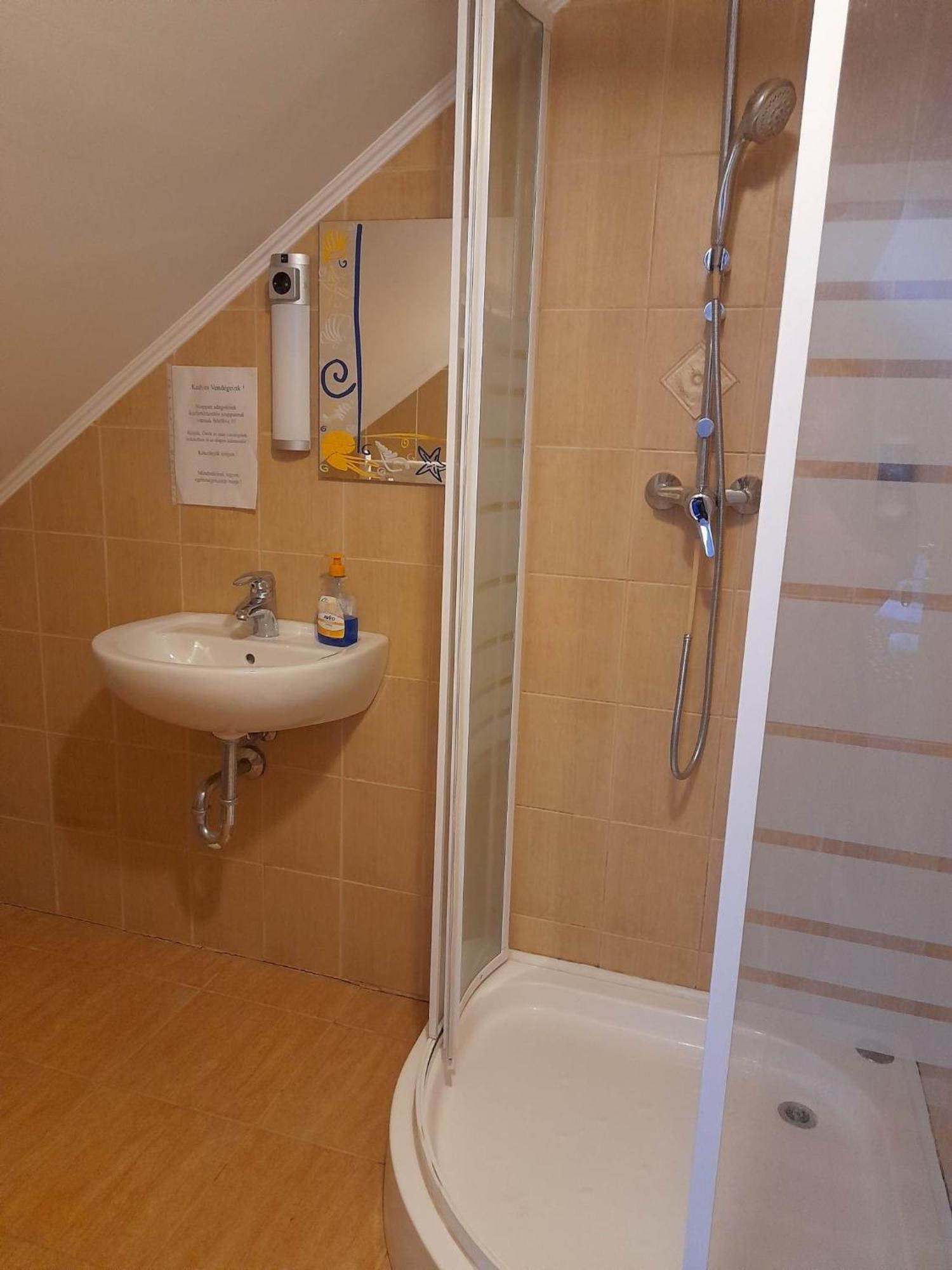 Bed and Breakfast Kemences Fogado Tardos Экстерьер фото