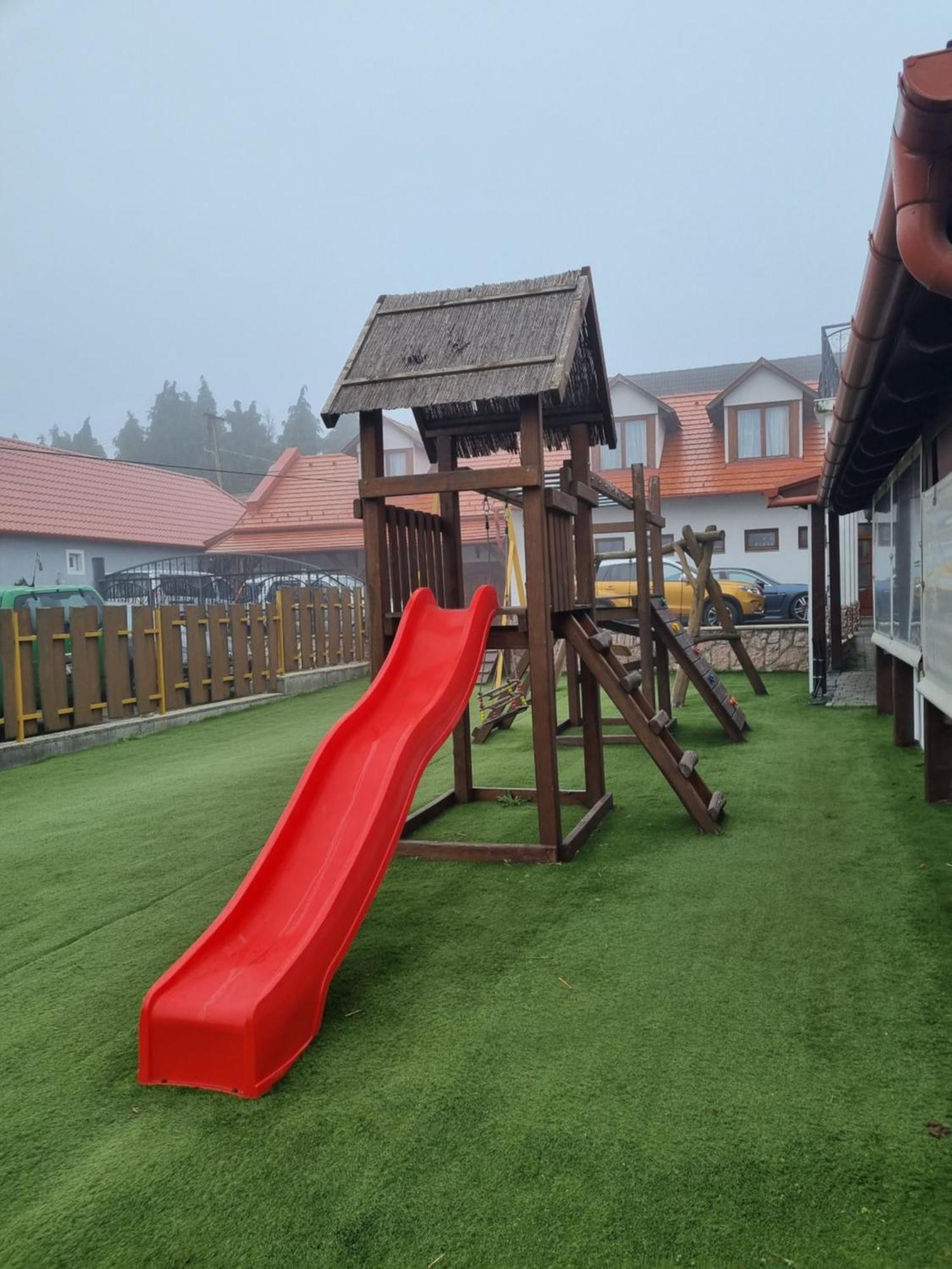 Bed and Breakfast Kemences Fogado Tardos Экстерьер фото