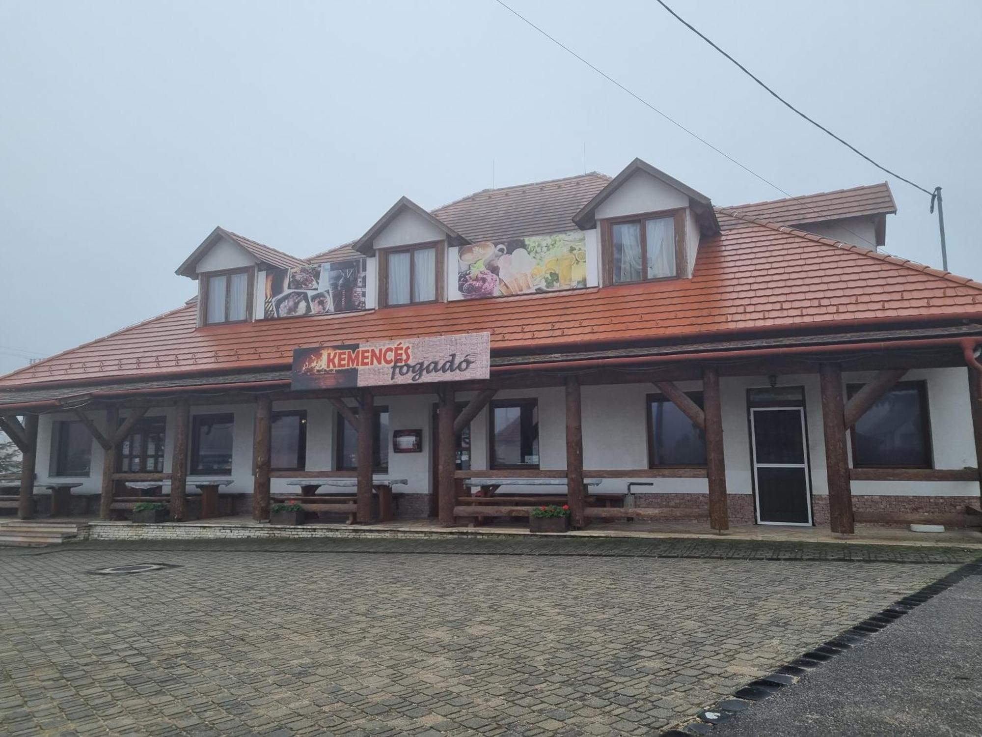 Bed and Breakfast Kemences Fogado Tardos Экстерьер фото
