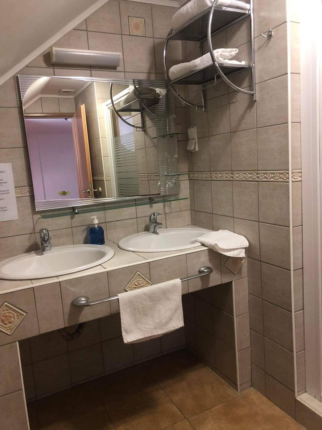 Bed and Breakfast Kemences Fogado Tardos Экстерьер фото