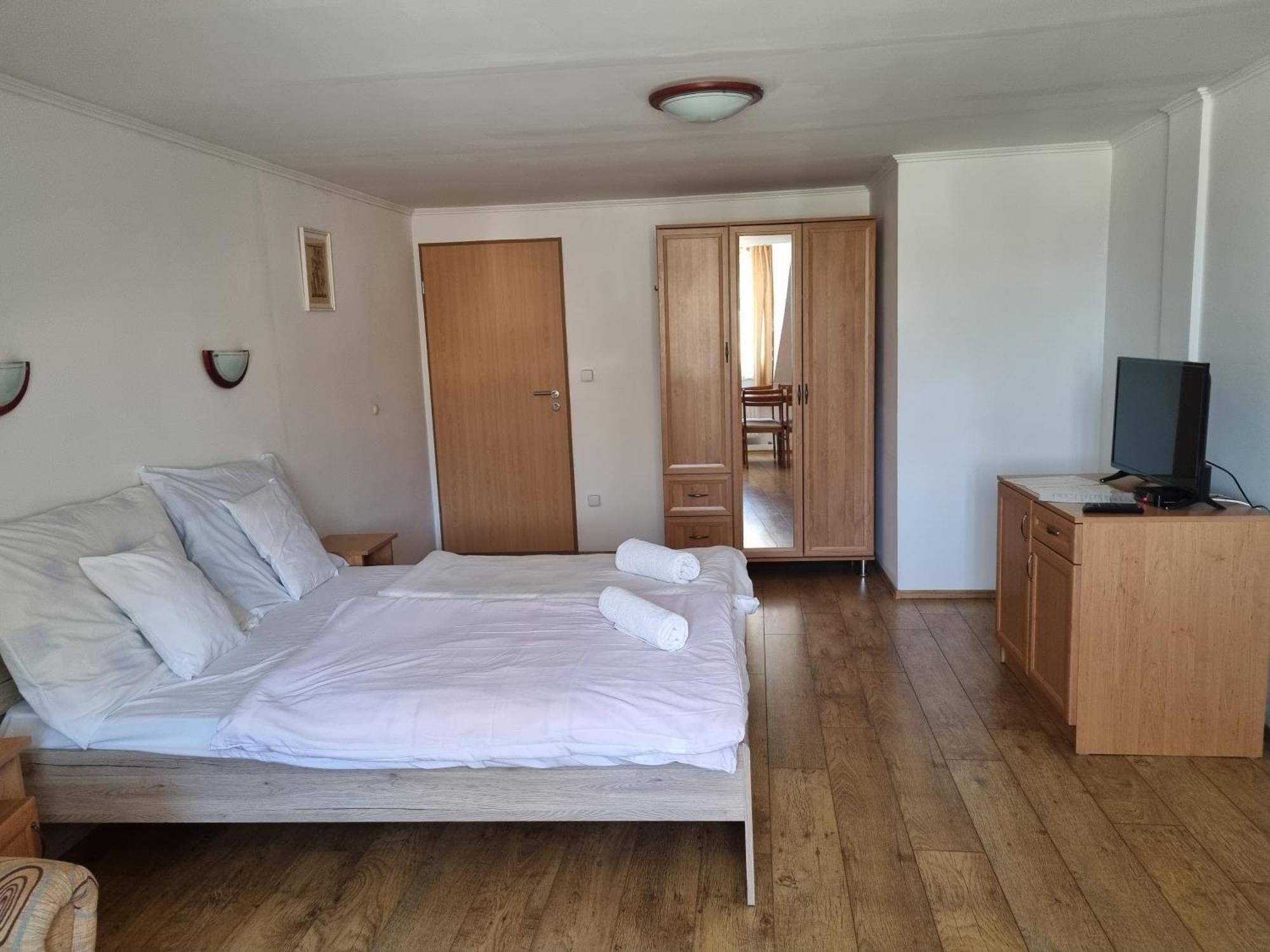 Bed and Breakfast Kemences Fogado Tardos Экстерьер фото