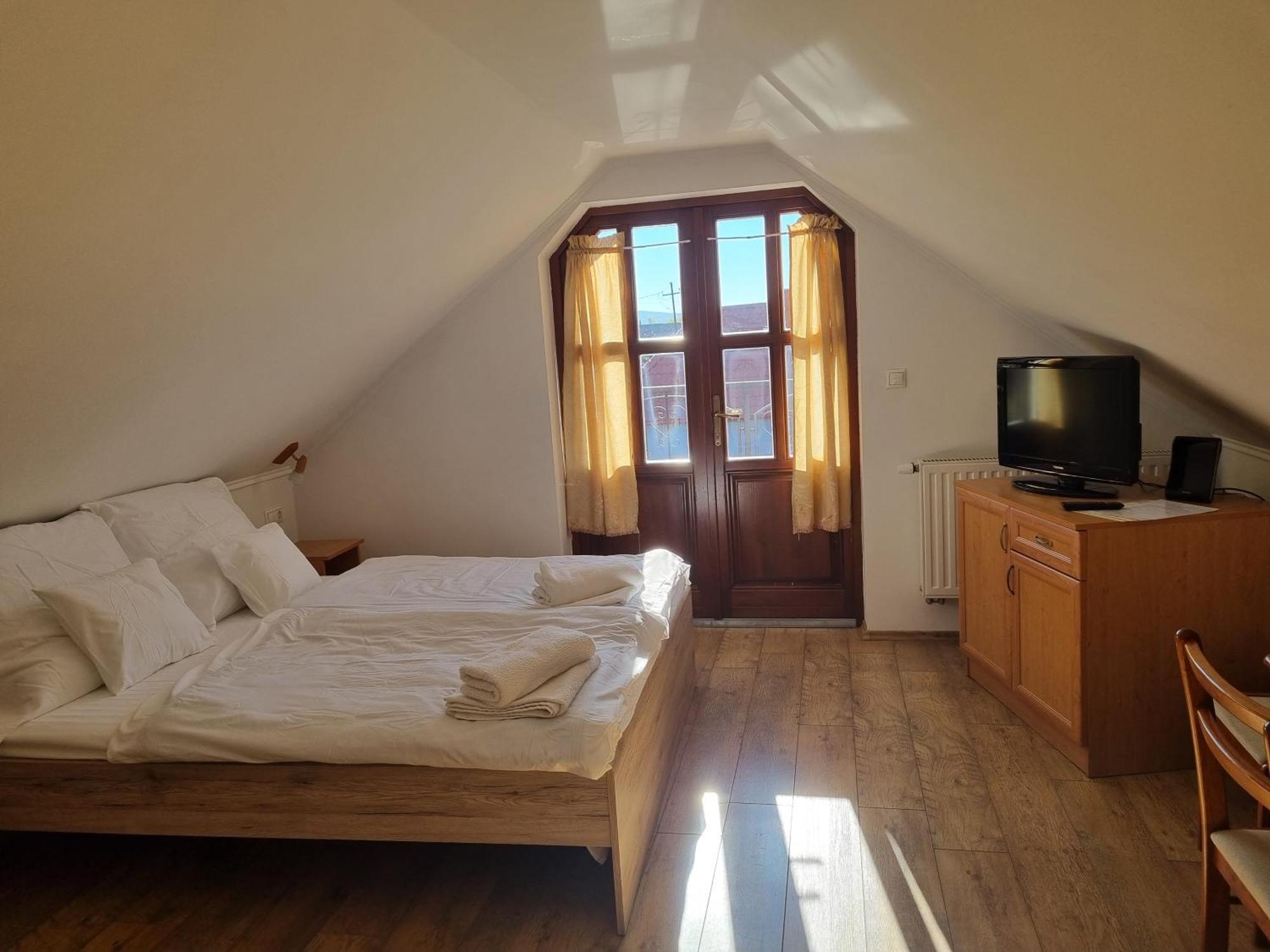 Bed and Breakfast Kemences Fogado Tardos Экстерьер фото